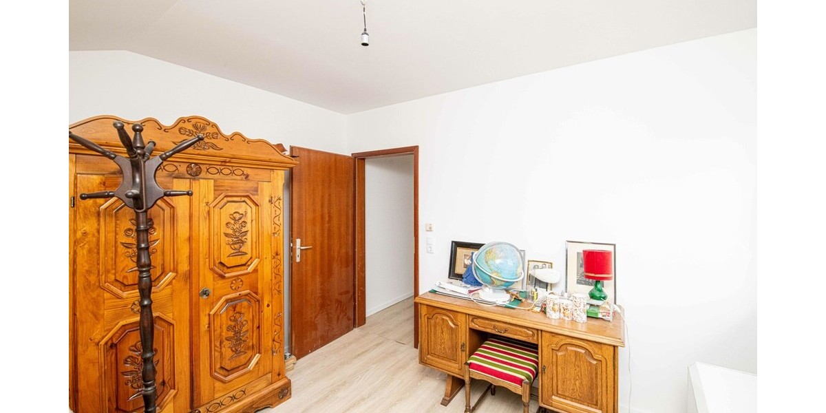 Zweifamilienhaus in guter Lage, größtenteils saniert - Zweifamilienhaus Stamsried | Angebot:25072865