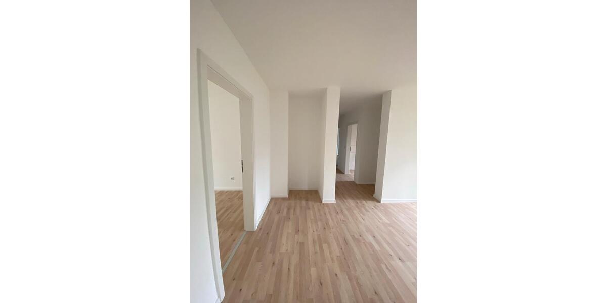 Etagenwohnung Hamm (Sieg) - 3.5 Zimmer, 82 m&sup2;, 175.000&euro; | Angebot:26002194