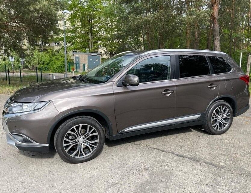 Mitsubishi Outlander 76.000 km 18.000 € Potsdam 14480