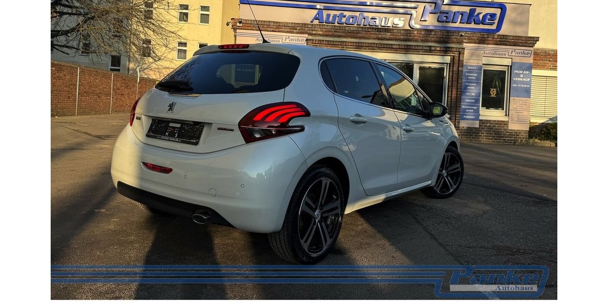 Peugeot 208 Allure*GT-Line*Pano*U-Connect*SHZ*R-Cam* 156.392 km 8.280 &euro; Berlin 13187