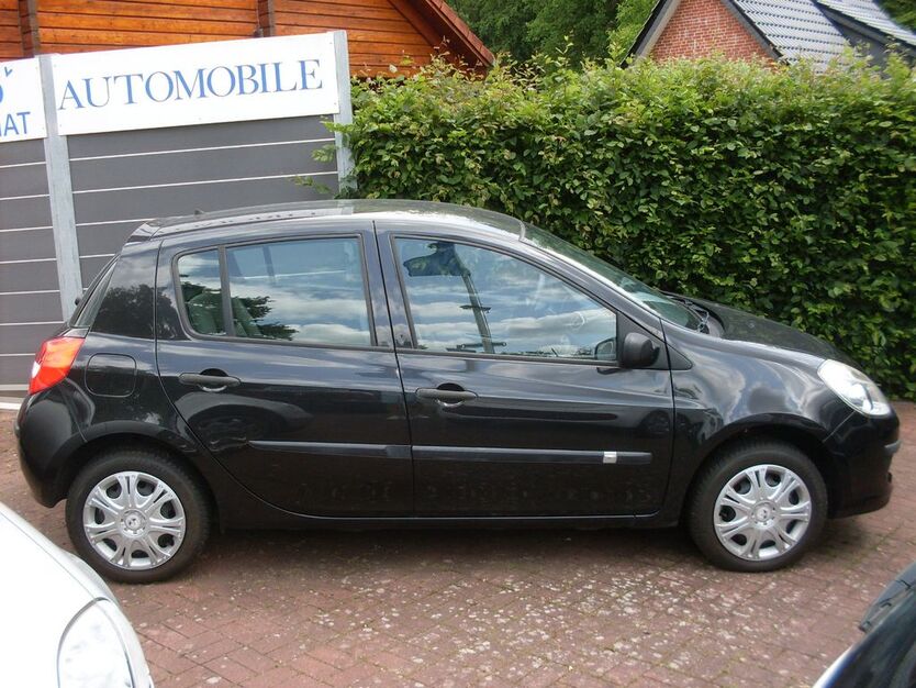 Renault Clio 102.300 km 4.200 € Alt-Mölln 23881