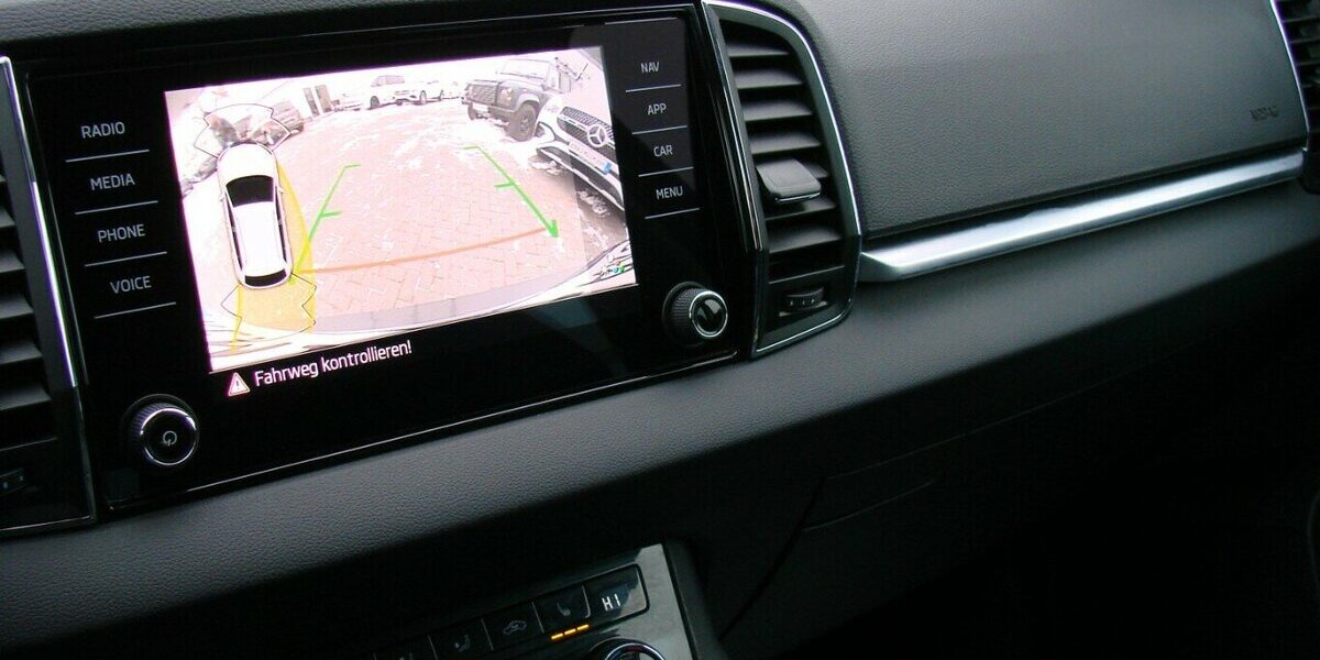 Skoda Karoq 1,5TSi Style ACC LED Kamera Family Paket II 32.882 km 24.980 &euro; Falkensee 14612