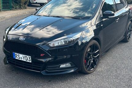 Ford Focus 137.000 km 14.990 &euro; Remscheid 42855