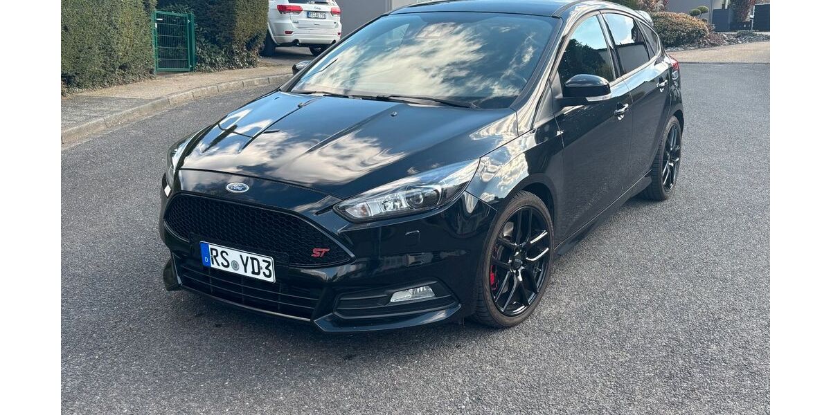 Ford Focus 137.000 km 14.990 &euro; Remscheid 42855