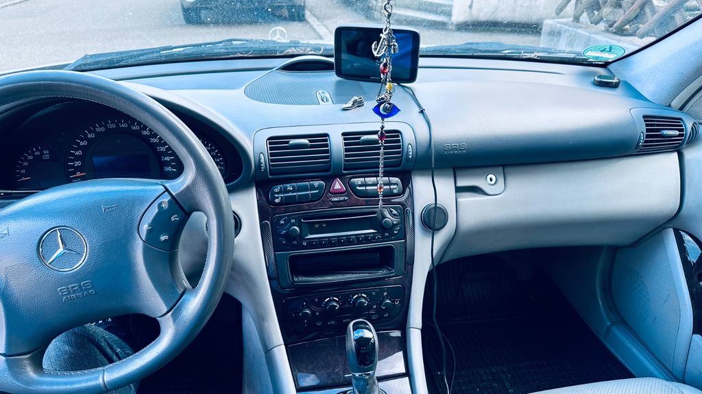 Mercedes-Benz 220 298.000 km 550 &euro; Benningen 71726