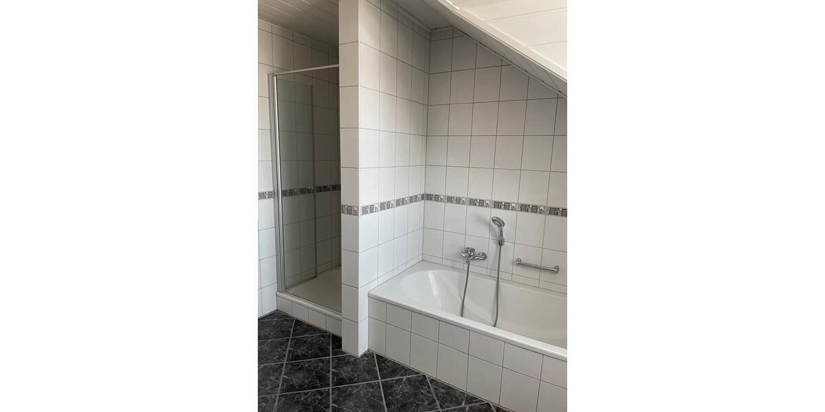 Dachgeschoßwohnung Ingolstadt Münchener Straße - 4 Zimmer, 122 m&sup2;, 1.190&euro; | Angebot:25440117