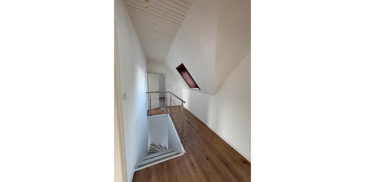 Dachgeschoßwohnung Achim - 5 Zimmer, 104 m&sup2;, 1.150&euro; | Angebot:25994074