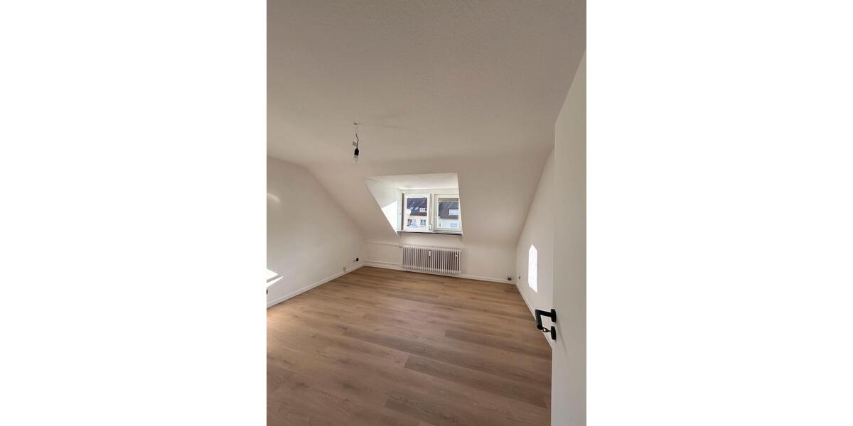Dachgeschoßwohnung Stuttgart Hedelfingen - 3 Zimmer, 64 m&sup2;, 950&euro; | Angebot:26677369