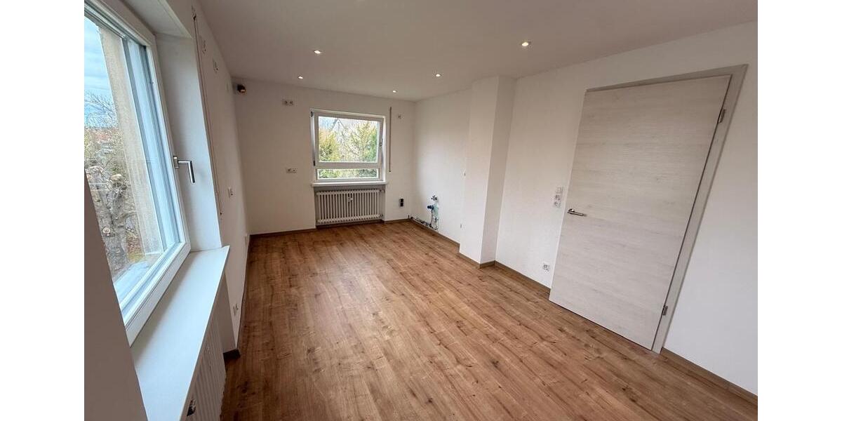 Etagenwohnung Adelsdorf - 4 Zimmer, 103 m&sup2;, 1.650&euro; | Angebot:26394262