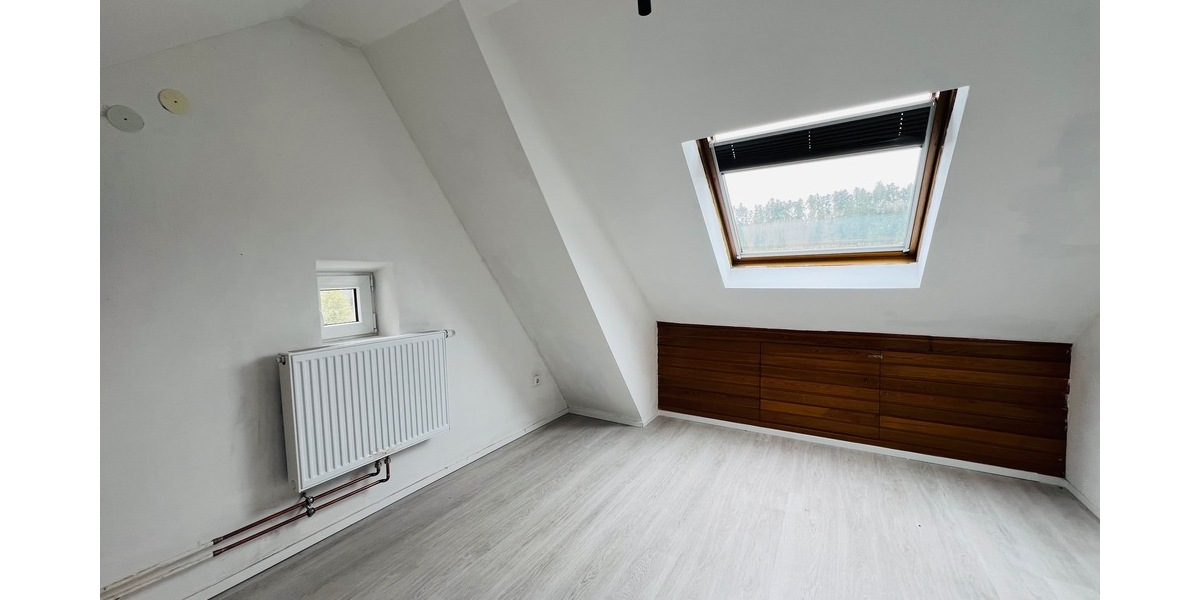 Teilsaniertes Einfamilien-Mehrgenerationenhaus mit Terrasse, Garage und opt. Grundstückserweiterung - Einfamilienhaus Horb am Neckar | Angebot:26083100