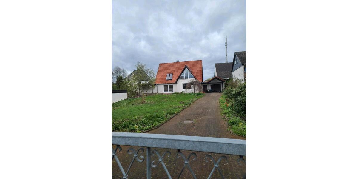 Einfamilienhaus Lemgo - 3 Zimmer, 135 m&sup2;, 1.800&euro; | Angebot:24284339