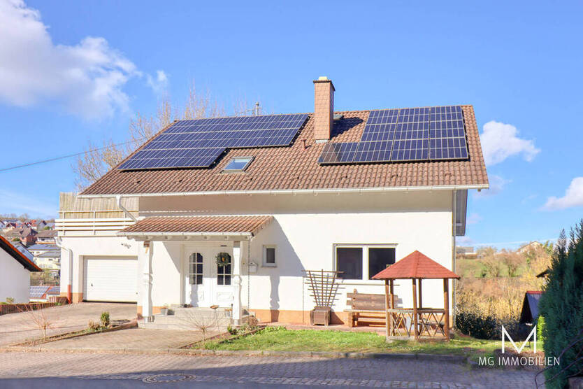 MG -Wallhalben: Einfamilienhaus mit EinliegerWohnung und Gartengrundstück