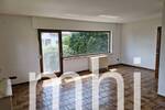 Much Hündekausen: Kleiner Bungalow mit 2 Garagen für die kleine Familie. 4 zimmer
