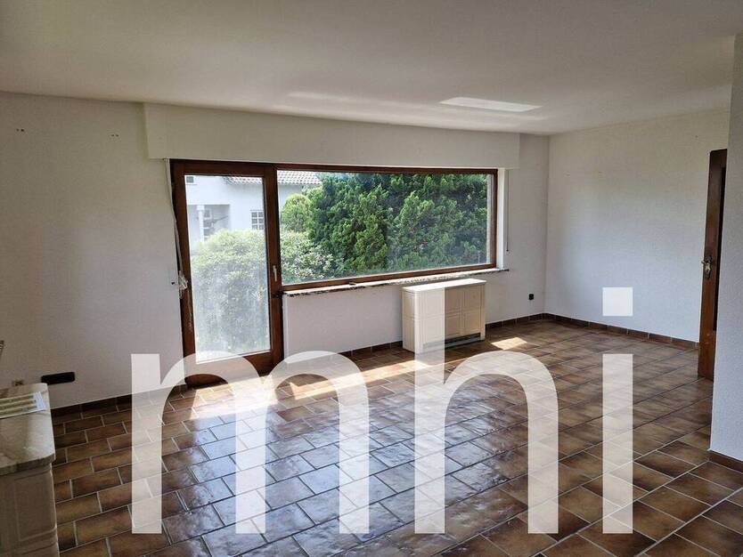 Much Hündekausen: Kleiner Bungalow mit 2 Garagen für die kleine Familie. 4 zimmer