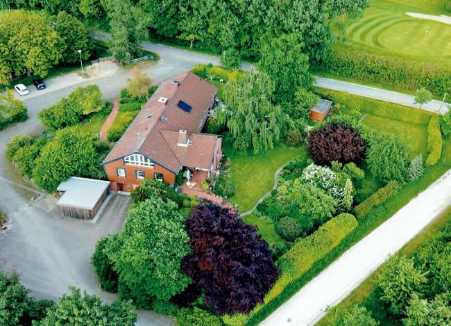 Haus zum Kaufen in Gronau (Leine) 385.000 € 295 m² 9 zimmer