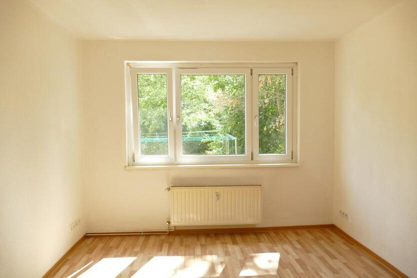 Familienwohnen- Erdgeschoss- Wanne- kautionsfrei- H.-Heine Straße 21 zimmer