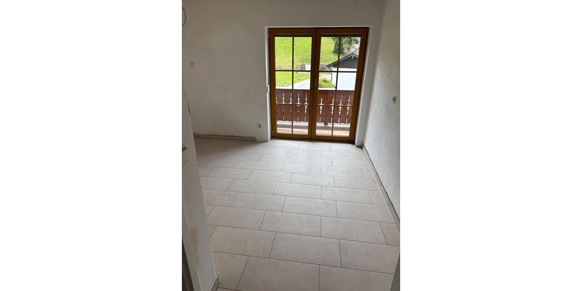 Etagenwohnung Bischofswiesen - 4 Zimmer, 100 m&sup2;, 1.500&euro; | Angebot:25171647