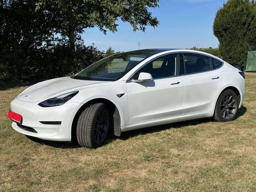 Tesla Model 3 127.000 km 22.900 € Grömitz 23473