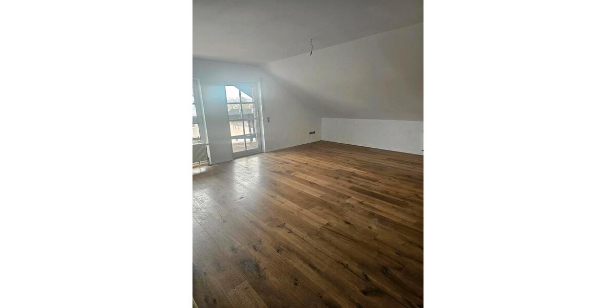 Dachgeschoßwohnung Hennef (Sieg) - 2 Zimmer, 85 m&sup2;, 980&euro; | Angebot:25410222