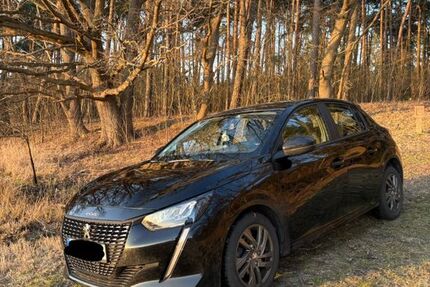 Peugeot 208 64.000 km 11.200 &euro; Potsdam 14478