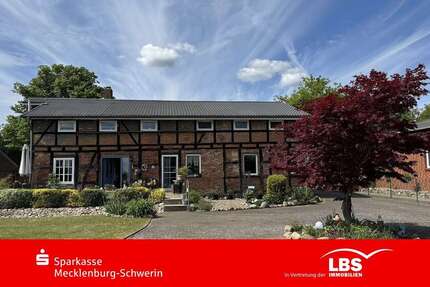 Haus zum Kaufen in Stralendorf 265.000 € 212 m² 7 zimmer