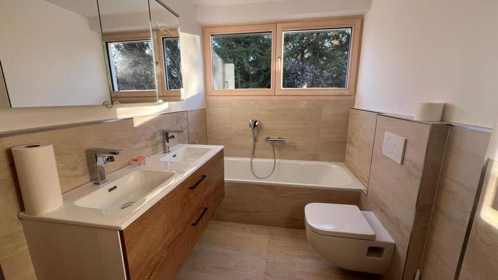 Bungalow Berg Kempfenhausen - 7 Zimmer, 210 m&sup2;, 4.500&euro; | Angebot:23975307