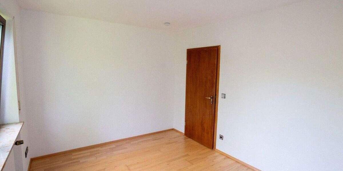 Etagenwohnung Singen - 4 Zimmer, 100 m&sup2;, 290.000&euro; | Angebot:25781556