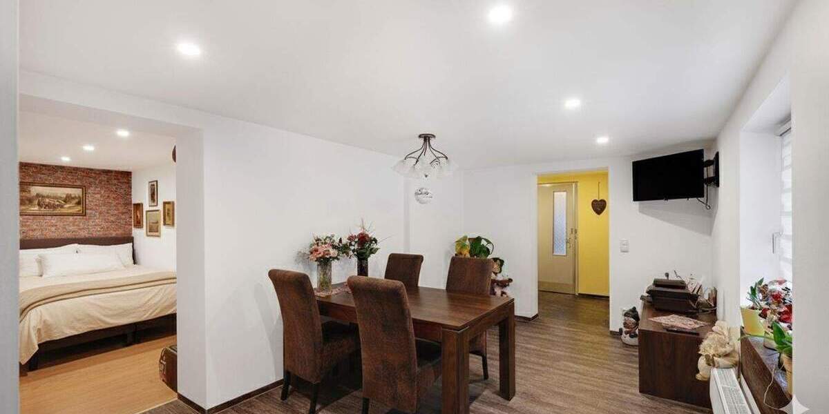 Zweifamilienhaus mit großem Garten 7 zimmer