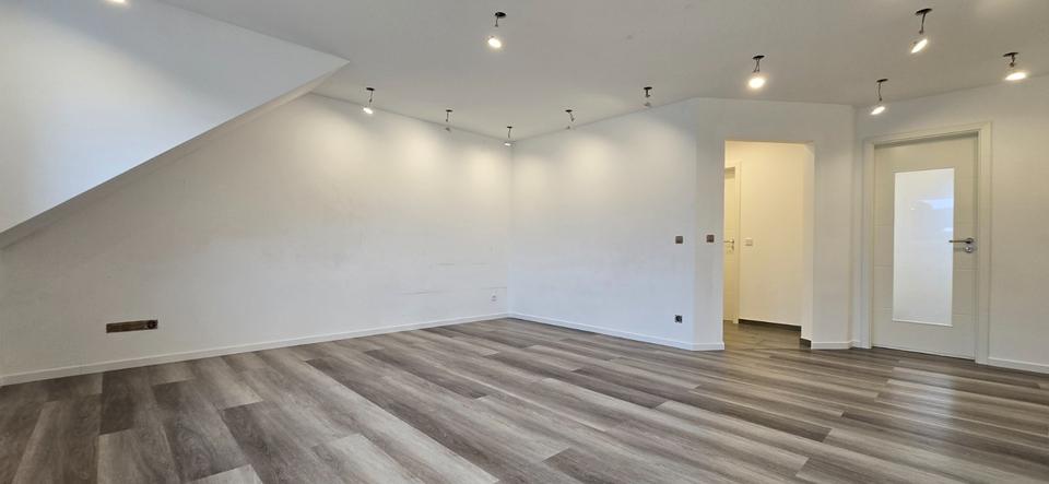 Dachgeschoßwohnung Augustdorf - 4 Zimmer, 75 m&sup2;, 600&euro; | Angebot:24330064