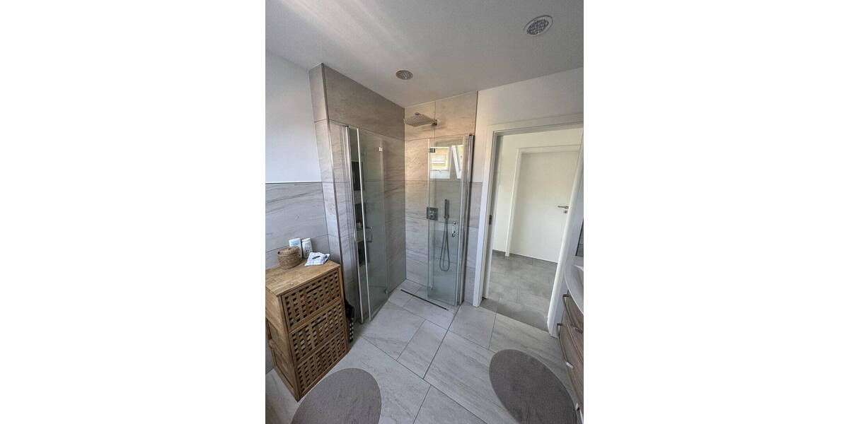 Einfamilienhaus Bergneustadt - 7 Zimmer, 240 m&sup2;, 570.000&euro; | Angebot:26330511