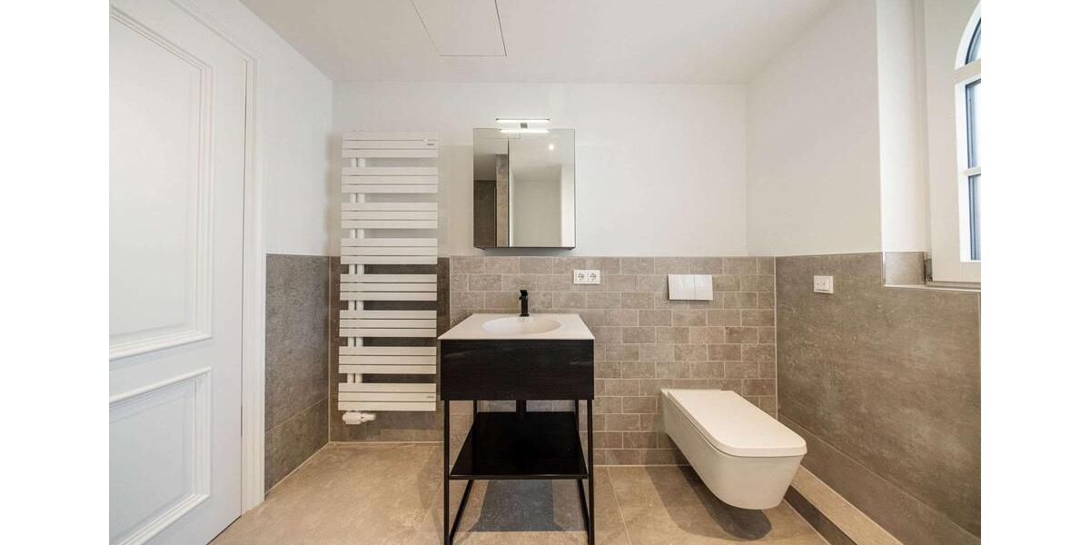 Etagenwohnung Bad Pyrmont - 5 Zimmer, 193 m&sup2;, 2.700&euro; | Angebot:24477824
