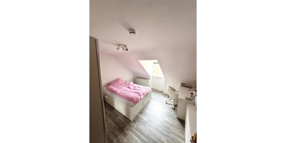 Dachgeschoßwohnung Kassel Südstadt - 3 Zimmer, 72 m&sup2;, 900&euro; | Angebot:26539108