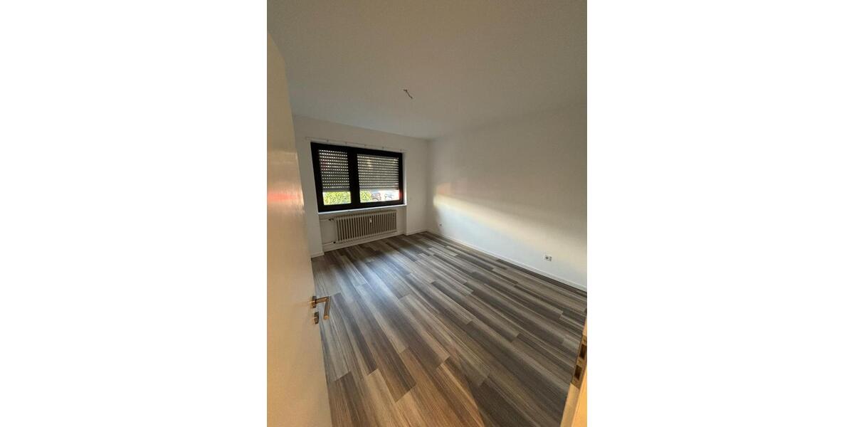 Doppelhaushälfte Saarbrücken Bischmisheim - 8 Zimmer, 220 m&sup2;, 360.000&euro; | Angebot:27023553