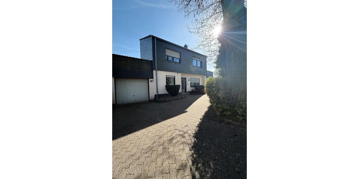 Reihenhaus Kierspe - 6 Zimmer, 140 m&sup2;, 1.300&euro; | Angebot:26314343