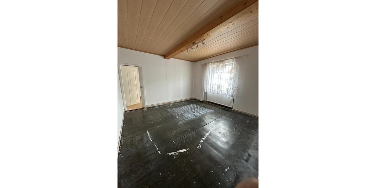 Reihenhaus Waltershausen - 6 Zimmer, 160 m&sup2;, 79.000&euro; | Angebot:23174286