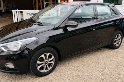 Hyundai i20 74.300 km 10.880 &euro; Moers 47445