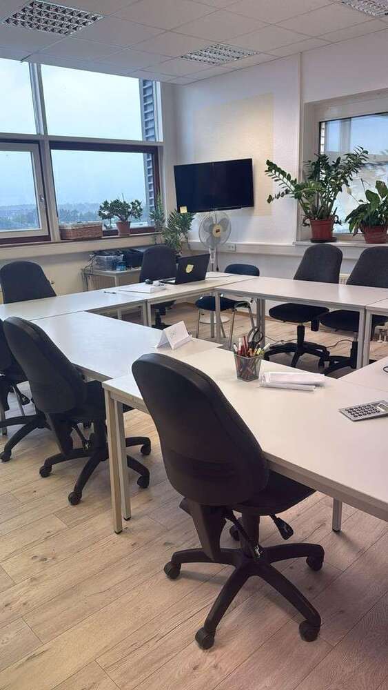 Büro in Garbsen 2.332 € 217 m²