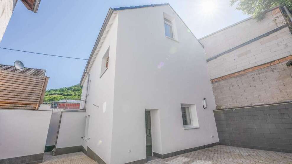 Haus zum Kaufen in Rheinbrohl 340.000 € 286 m²