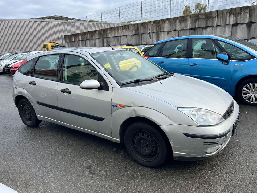 Ford Focus 98.000 km 1.499 € Detmold 32758