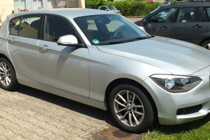 BMW 116i NAVI KLIMAAUTOMATIK PDC BLUETOOTH 98.966 km 10.904 &euro; Köln 50858