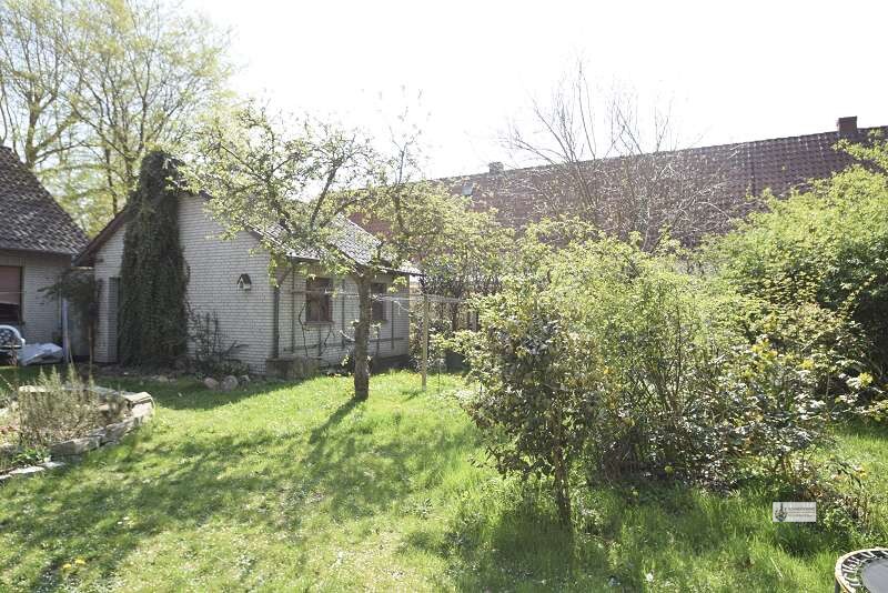 Großes Einfamilienhaus mitten im Zentrum von Kirchweyhe mit großem Garten und Garage - Einfamilienhaus Weyhe | Angebot:26232565