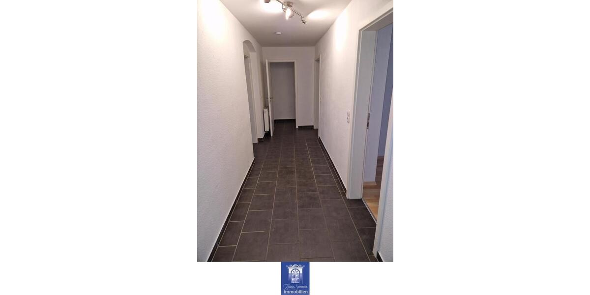 Dachgeschoßwohnung Freital - 3 Zimmer, 67 m&sup2;, 475&euro; | Angebot:26357500