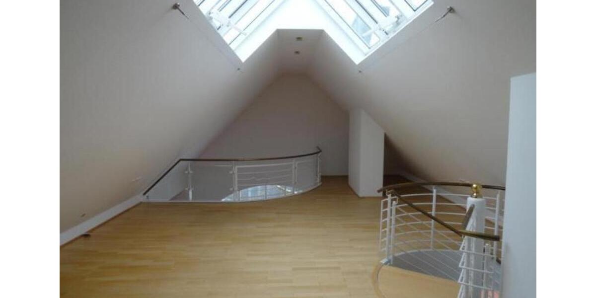 Maisonettenwohnung Neuhaus am Rennweg - 6.5 Zimmer, 270 m&sup2;, 1.198&euro; | Angebot:26201163