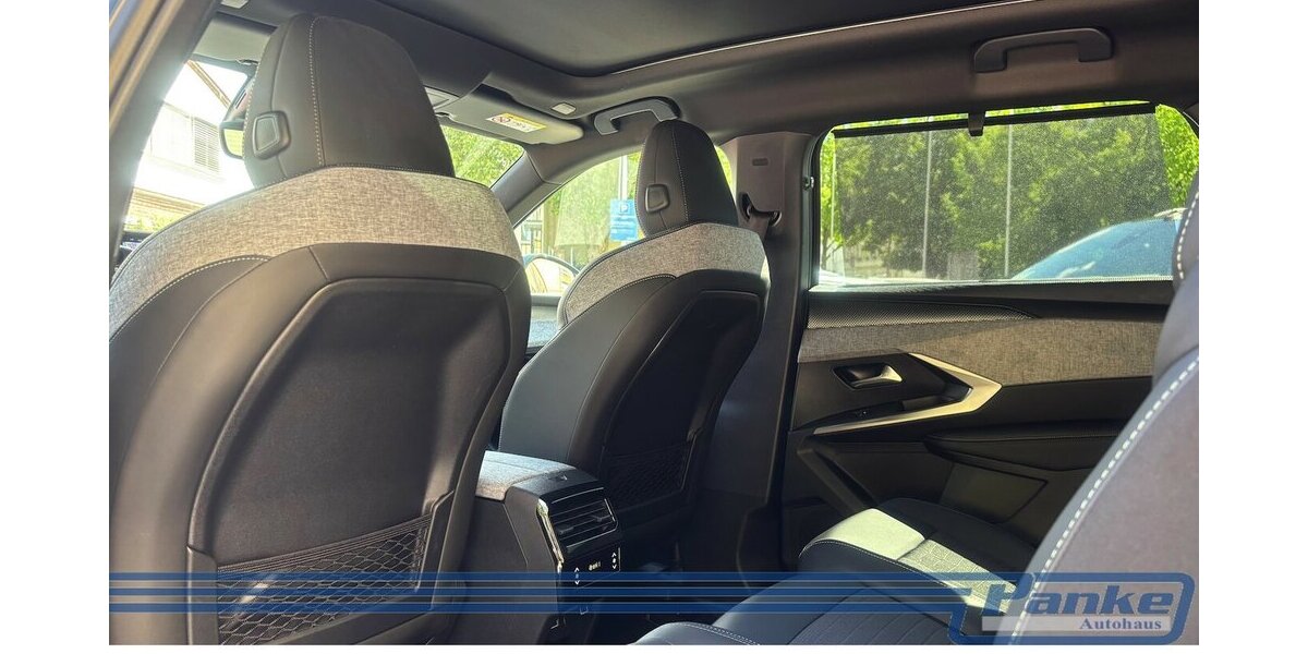 Peugeot 5008 Hybrid 136 GT 7 Sitzer Panorama 22.659 km 31.990 &euro; Berlin 13187