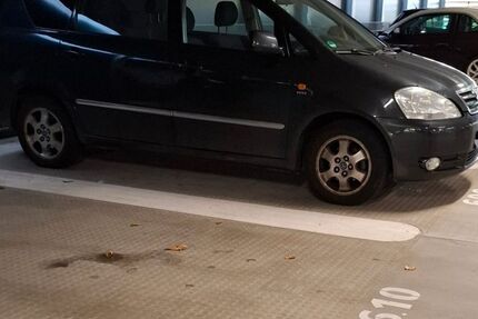 Toyota Avensis Verso 189.410 km 7.800 &euro; Bochum 44789