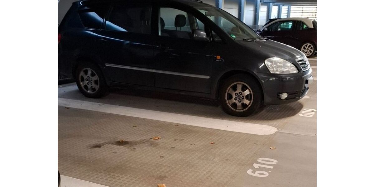 Toyota Avensis Verso 189.410 km 7.800 &euro; Bochum 44789