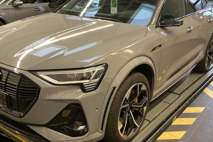 Audi e-tron 33.631 km 47.990 &euro; Hamburg 22047