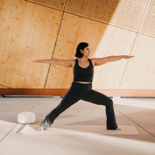 Yoga im Park mit Elif