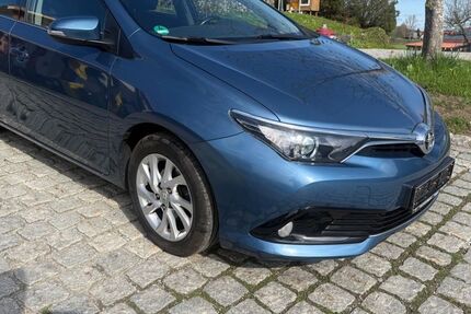 Toyota Auris 178.000 km 8.590 &euro; Bad Bayersoien 82435