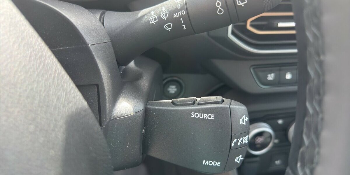 Dacia Jogger Extreme+ *7-Sitzer/Navi/SHZG/Temmpomat/RFK* 13.615 km 20.790 &euro; Bamberg 96052